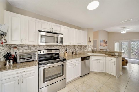 House in Pembroke Pines, Florida 4 bedrooms, 194.35 sq.m. № 1949550 - photo 21