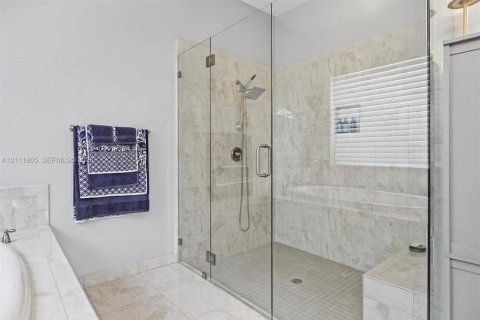 Villa ou maison à vendre à Pembroke Pines, Floride: 3 chambres, 195.47 m2 № 2436439 - photo 15