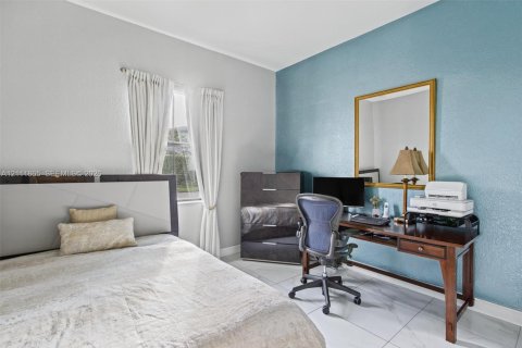 Villa ou maison à vendre à Pembroke Pines, Floride: 3 chambres, 195.47 m2 № 2436439 - photo 16