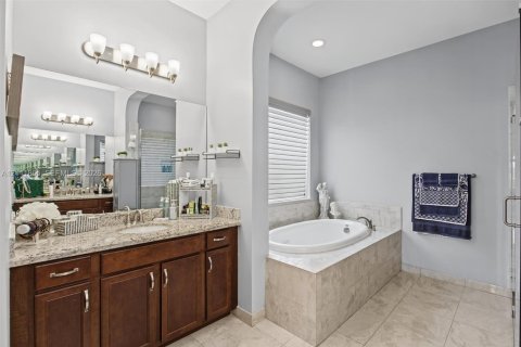 Villa ou maison à vendre à Pembroke Pines, Floride: 3 chambres, 195.47 m2 № 2436439 - photo 14