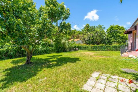 House in Coral Gables, Florida 2 bedrooms, 81.2 sq.m. № 1858676 - photo 10