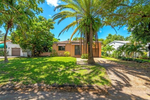 House in Coral Gables, Florida 2 bedrooms, 81.2 sq.m. № 1858676 - photo 1