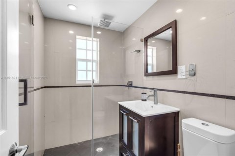 House in Coral Gables, Florida 2 bedrooms, 81.2 sq.m. № 1858676 - photo 4