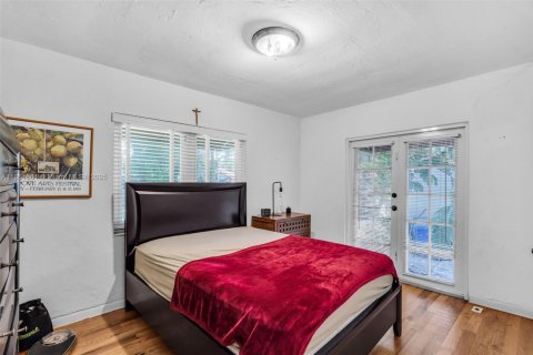 House in Coral Gables, Florida 2 bedrooms, 81.2 sq.m. № 1858676 - photo 6