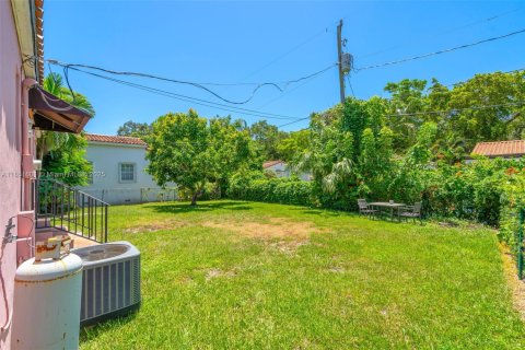 House in Coral Gables, Florida 2 bedrooms, 81.2 sq.m. № 1858676 - photo 24