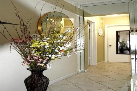 Copropriété à vendre à Hallandale Beach, Floride: 2 chambres, 78.78 m2 № 1641750 - photo 20