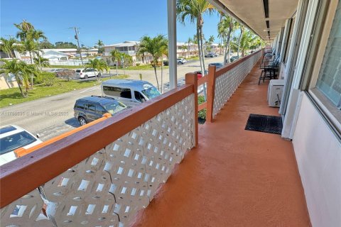 Copropriété à vendre à Hallandale Beach, Floride: 2 chambres, 78.78 m2 № 1641750 - photo 23