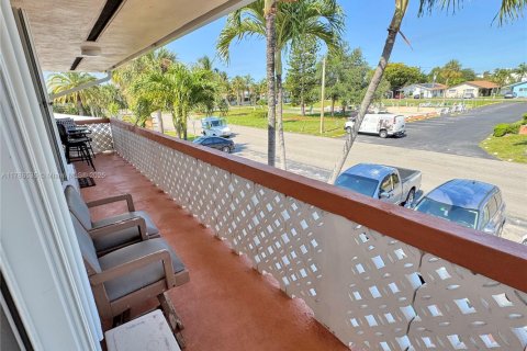 Copropriété à vendre à Hallandale Beach, Floride: 2 chambres, 78.78 m2 № 1641750 - photo 24