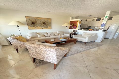 Copropriété à vendre à Hallandale Beach, Floride: 2 chambres, 78.78 m2 № 1641750 - photo 5
