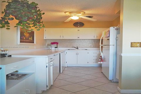 Copropriété à vendre à Hallandale Beach, Floride: 2 chambres, 78.78 m2 № 1641750 - photo 4