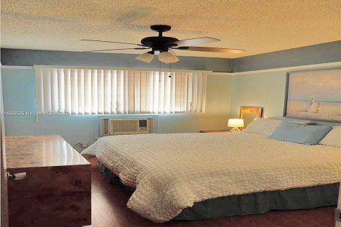 Copropriété à vendre à Hallandale Beach, Floride: 2 chambres, 78.78 m2 № 1641750 - photo 10