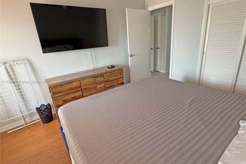 Copropriété à vendre à Hallandale Beach, Floride: 2 chambres, 78.78 m2 № 1641750 - photo 18