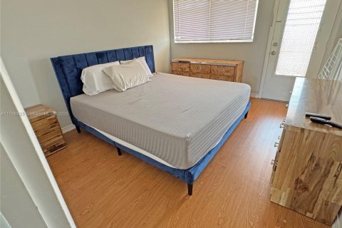 Copropriété à vendre à Hallandale Beach, Floride: 2 chambres, 78.78 m2 № 1641750 - photo 17
