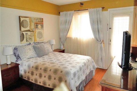 Copropriété à vendre à Hallandale Beach, Floride: 2 chambres, 78.78 m2 № 1641750 - photo 15