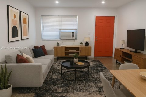 Apartamento en alquiler en Miami, Florida, 1 dormitorio № 1993713 - foto 2