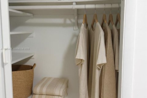 Apartamento en alquiler en Miami, Florida, 1 dormitorio № 1993713 - foto 5