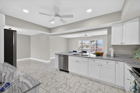 Casa en venta en New Port Richey, Florida, 3 dormitorios, 189.89 m2 № 2200350 - foto 15