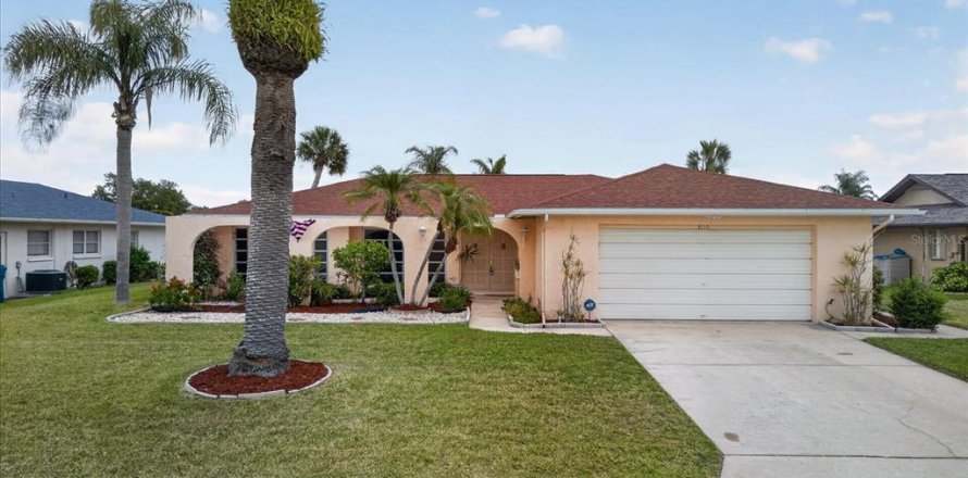 Casa en New Port Richey, Florida 3 dormitorios, 189.89 m2 № 2200350