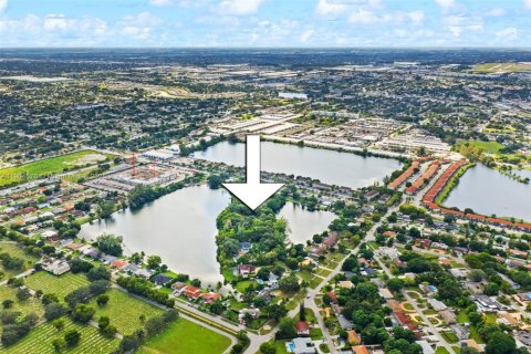 Terreno en venta en Miami, Florida № 1964206 - foto 3