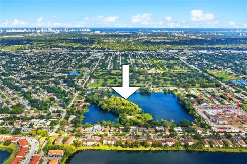 Terreno en venta en Miami, Florida № 1964206 - foto 4