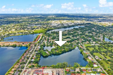 Terreno en venta en Miami, Florida № 1964206 - foto 6