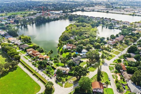 Terreno en venta en Miami, Florida № 1964206 - foto 14