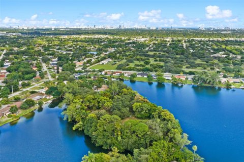Terreno en venta en Miami, Florida № 1964206 - foto 15