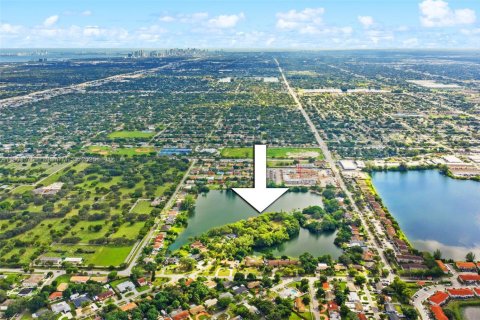 Terreno en venta en Miami, Florida № 1964206 - foto 2