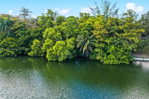 Terreno en venta en Miami, Florida № 1964206 - foto 11