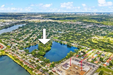 Terreno en venta en Miami, Florida № 1964206 - foto 5