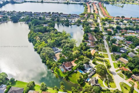 Terreno en venta en Miami, Florida № 1964206 - foto 13