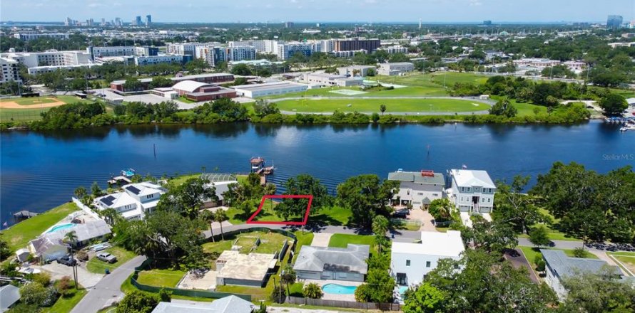 Land in Tampa, Florida № 1795803