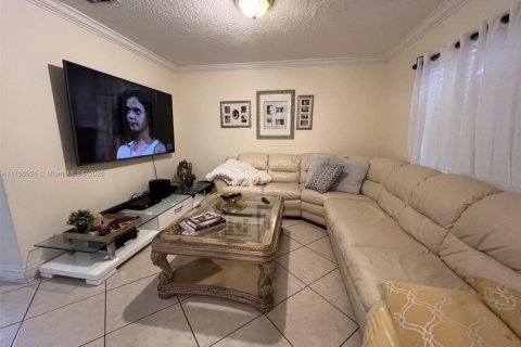 House in Deerfield Beach, Florida 4 bedrooms, 207.26 sq.m. № 1861813 - photo 16