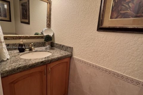 House in Deerfield Beach, Florida 4 bedrooms, 207.26 sq.m. № 1861813 - photo 15