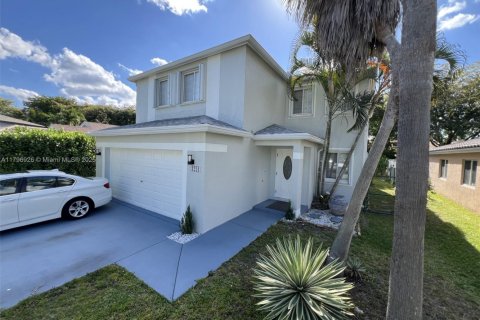 House in Deerfield Beach, Florida 4 bedrooms, 207.26 sq.m. № 1861813 - photo 2