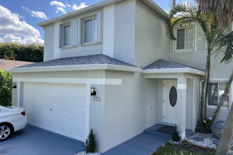 House in Deerfield Beach, Florida 4 bedrooms, 207.26 sq.m. № 1861813 - photo 5