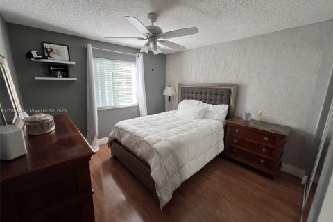House in Deerfield Beach, Florida 4 bedrooms, 207.26 sq.m. № 1861813 - photo 18