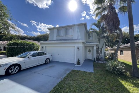 House in Deerfield Beach, Florida 4 bedrooms, 207.26 sq.m. № 1861813 - photo 1