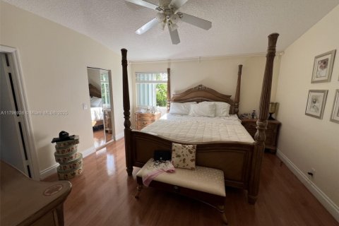 House in Deerfield Beach, Florida 4 bedrooms, 207.26 sq.m. № 1861813 - photo 19