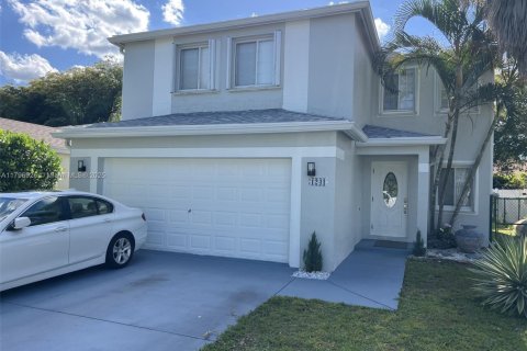 House in Deerfield Beach, Florida 4 bedrooms, 207.26 sq.m. № 1861813 - photo 3