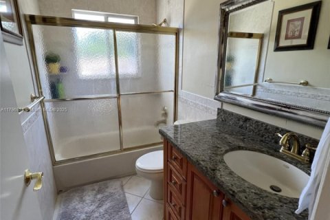 House in Deerfield Beach, Florida 4 bedrooms, 207.26 sq.m. № 1861813 - photo 22