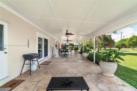 House in Homestead, Florida 3 bedrooms, 191.75 sq.m. № 1882096 - photo 8