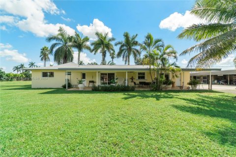 House in Homestead, Florida 3 bedrooms, 191.75 sq.m. № 1882096 - photo 6