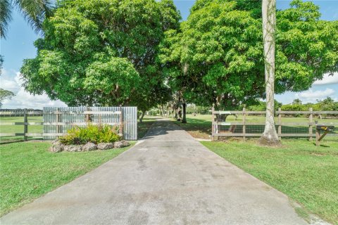 House in Homestead, Florida 3 bedrooms, 191.75 sq.m. № 1882096 - photo 1