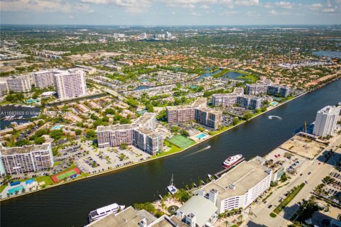 Купить кондоминиум в Халландейл-Бич, Флорида 1 спальня, 104.98м2, № 2054815 - фото 18