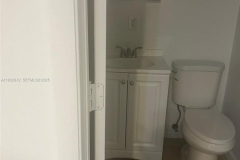 Снять в аренду виллу или дом в Норт-Майами, Флорида 3 спальни, № 1991771 - фото 8