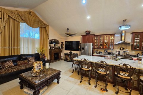 House in Miami Lakes, Florida 3 bedrooms, 191.19 sq.m. № 1811465 - photo 4