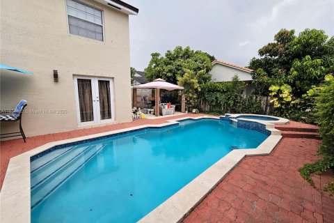 House in Miami Lakes, Florida 3 bedrooms, 191.19 sq.m. № 1811465 - photo 25