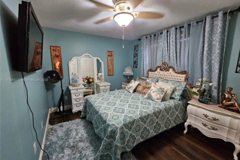 House in Miami Lakes, Florida 3 bedrooms, 191.19 sq.m. № 1811465 - photo 15