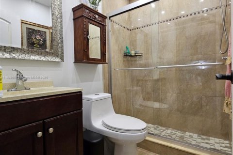House in Miami Lakes, Florida 3 bedrooms, 191.19 sq.m. № 1811465 - photo 12